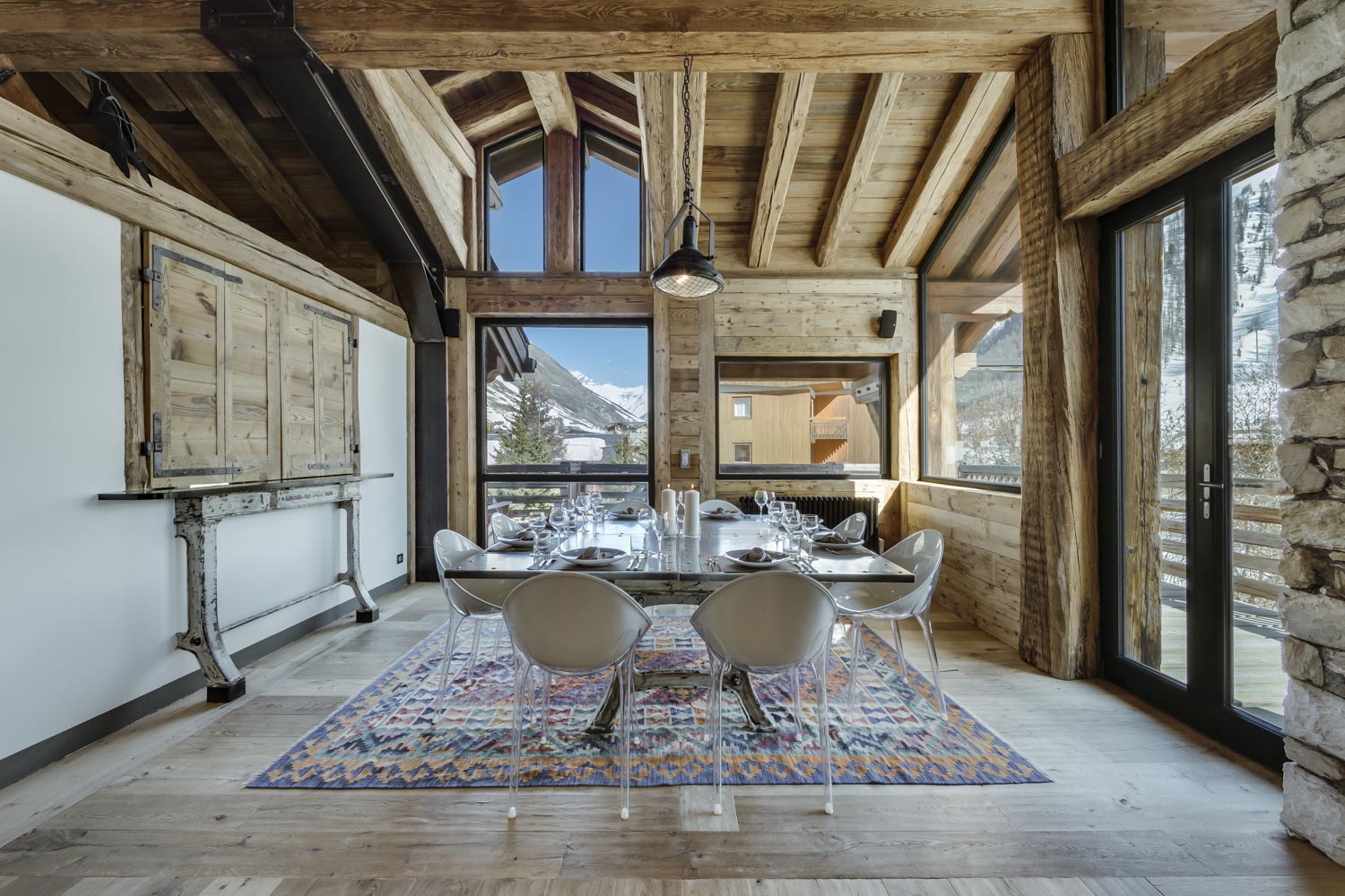 Chalet Shar Pei - Luxury Chalet - HipHideouts - Dining Room - Val d'Isère