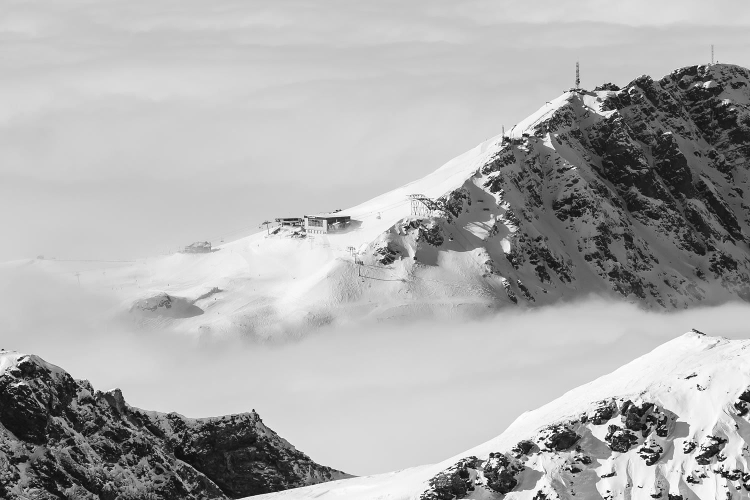 Bellevarde dans la Mer de Nuages - Photo de Val d'Isère - Téléphérique de l'Olympique