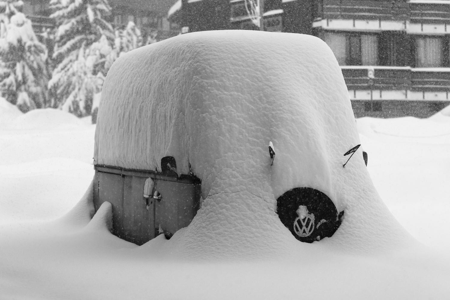 Van Volkswagen sous la Neige - Photo de Val d'Isère