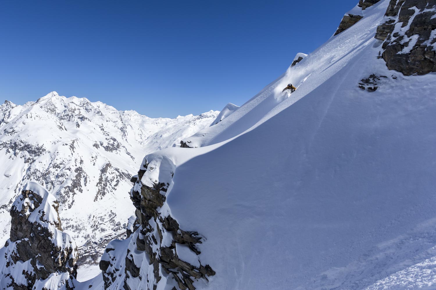 Planks Clothing - JJ Robb - Powder turn - Off Piste - Val d'Isère - Bellevarde -Ski
